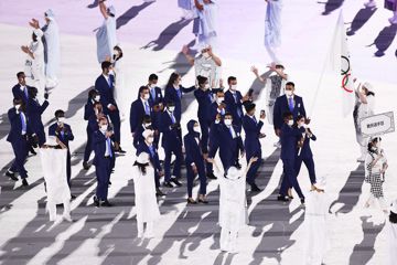 Tachlowini Gabriyesos and Yusra Mardini serve as flag bearers for the Refugee Olympic Team at Tokyo 2020